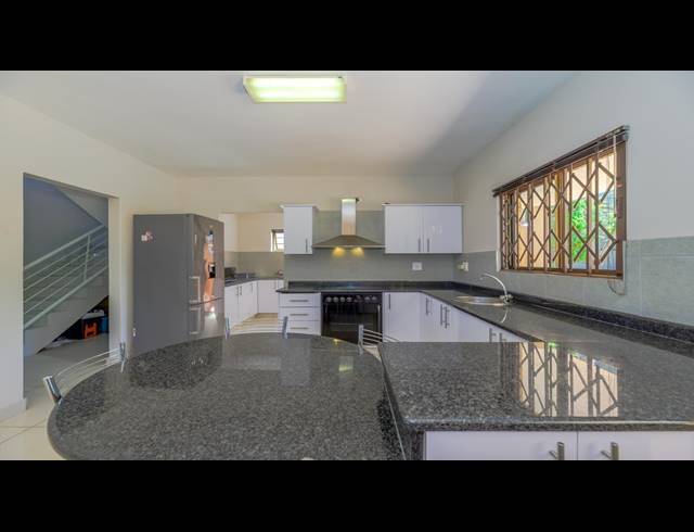 5 BEDROOM HOUSE FOR SALE IN BALLITO CENTRAL